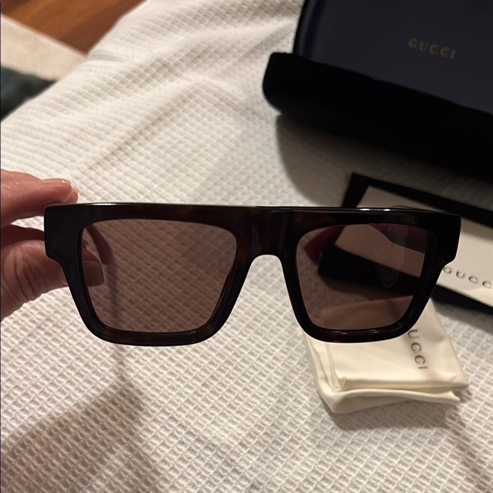 Gucci GG680/S NEW Black Sunglasses W Blue/Red GUCCI Stripe frame for Men BNWT
